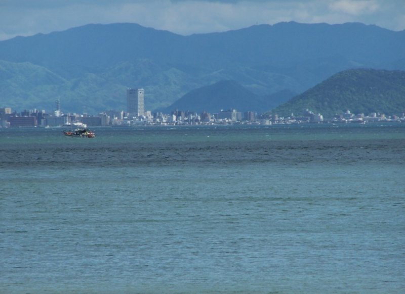 Takamatsu vue de la plage de Naoshima