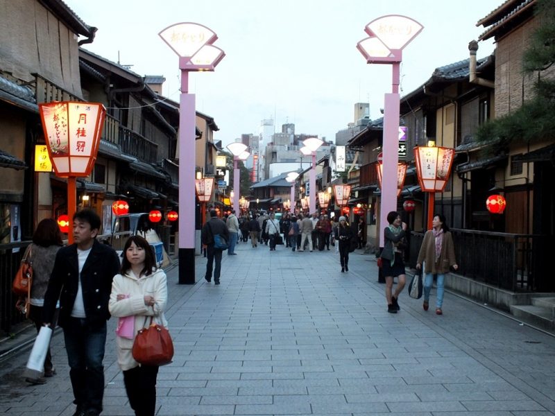 Gion - 12 - hanamikoji-dori